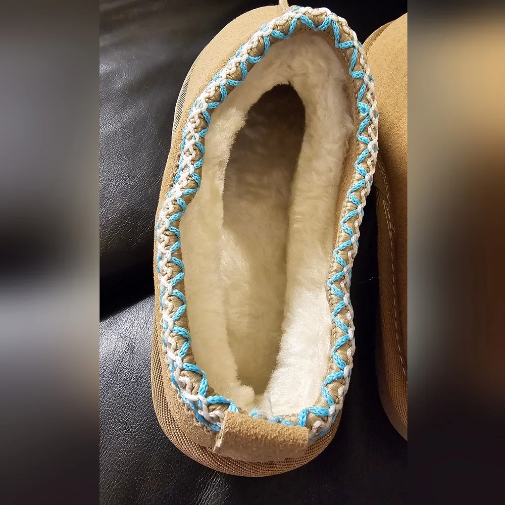 Tan Slip-On Sherpa Lined Slides with Teal Cross Stitch Trim Womens Size 8 NWOT - Picture 8 of 12